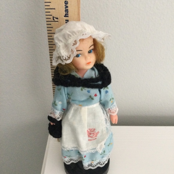 Vintage International Doll - Australia - Picture 2 of 6